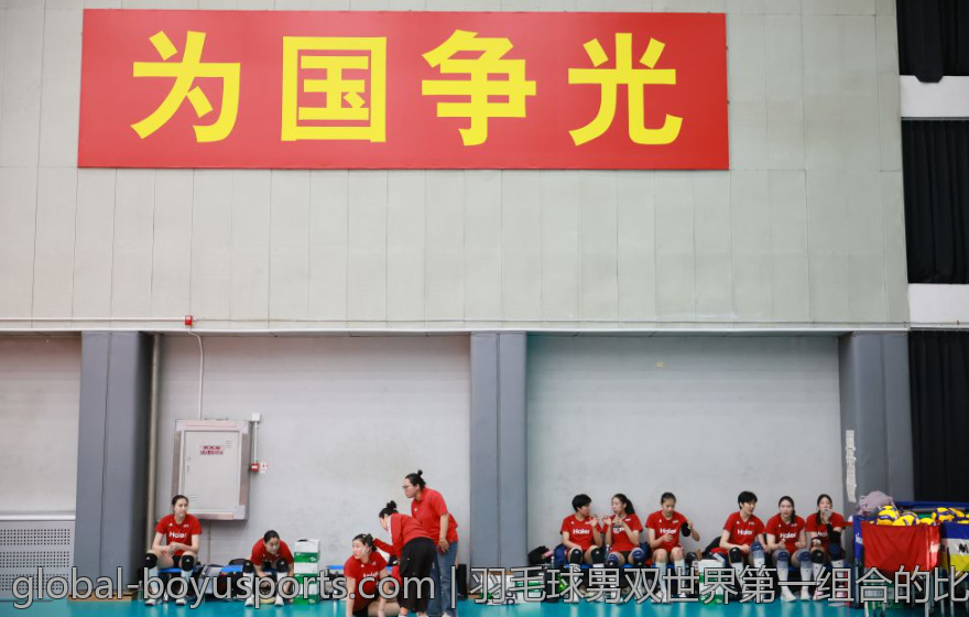 羽毛球男双世界第一组合的比赛风格与战术解析